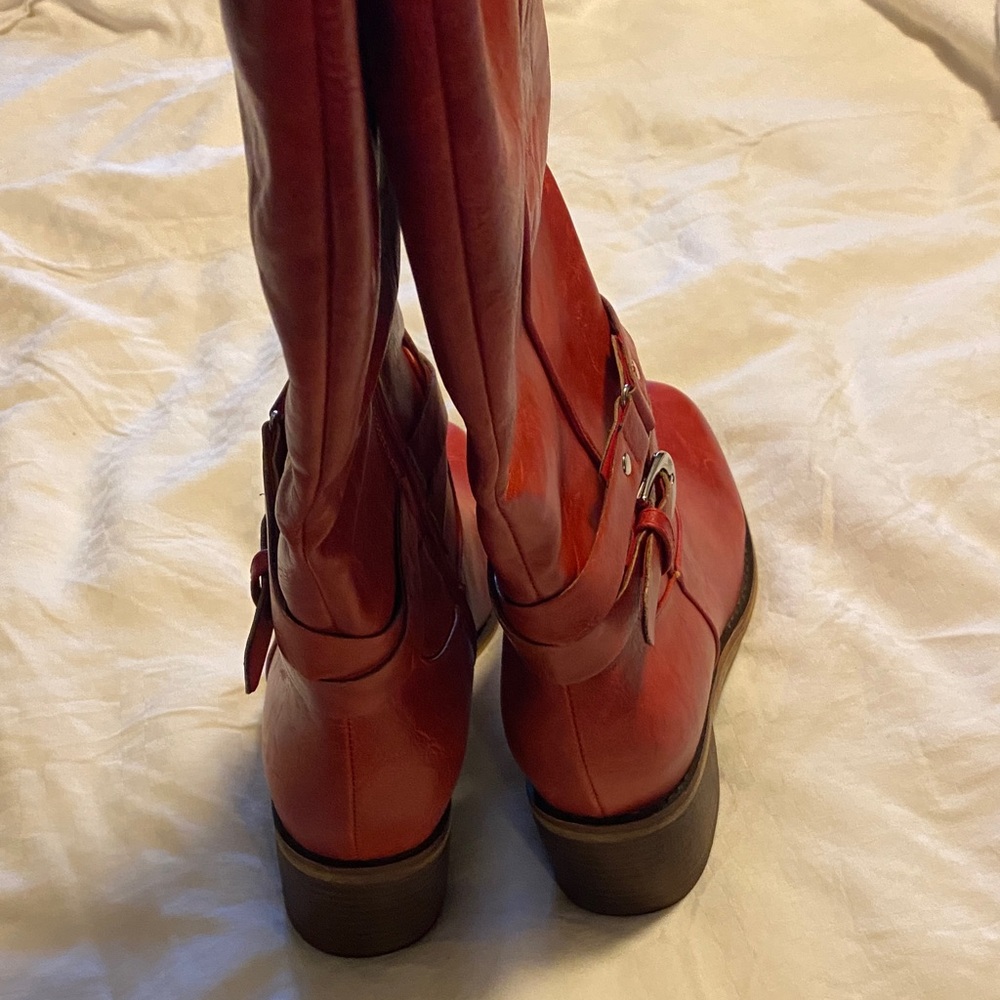 Chic Red Heeled Boots - Picture 5 of 5
